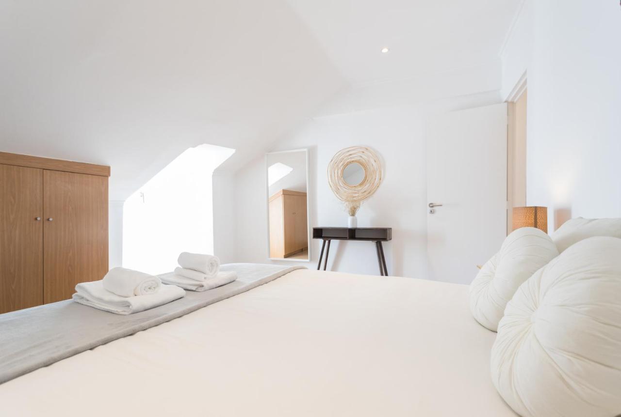 Rato Cozy 3Br W/Balcony - By Lu Holidays Lägenhet Lisboa Exteriör bild